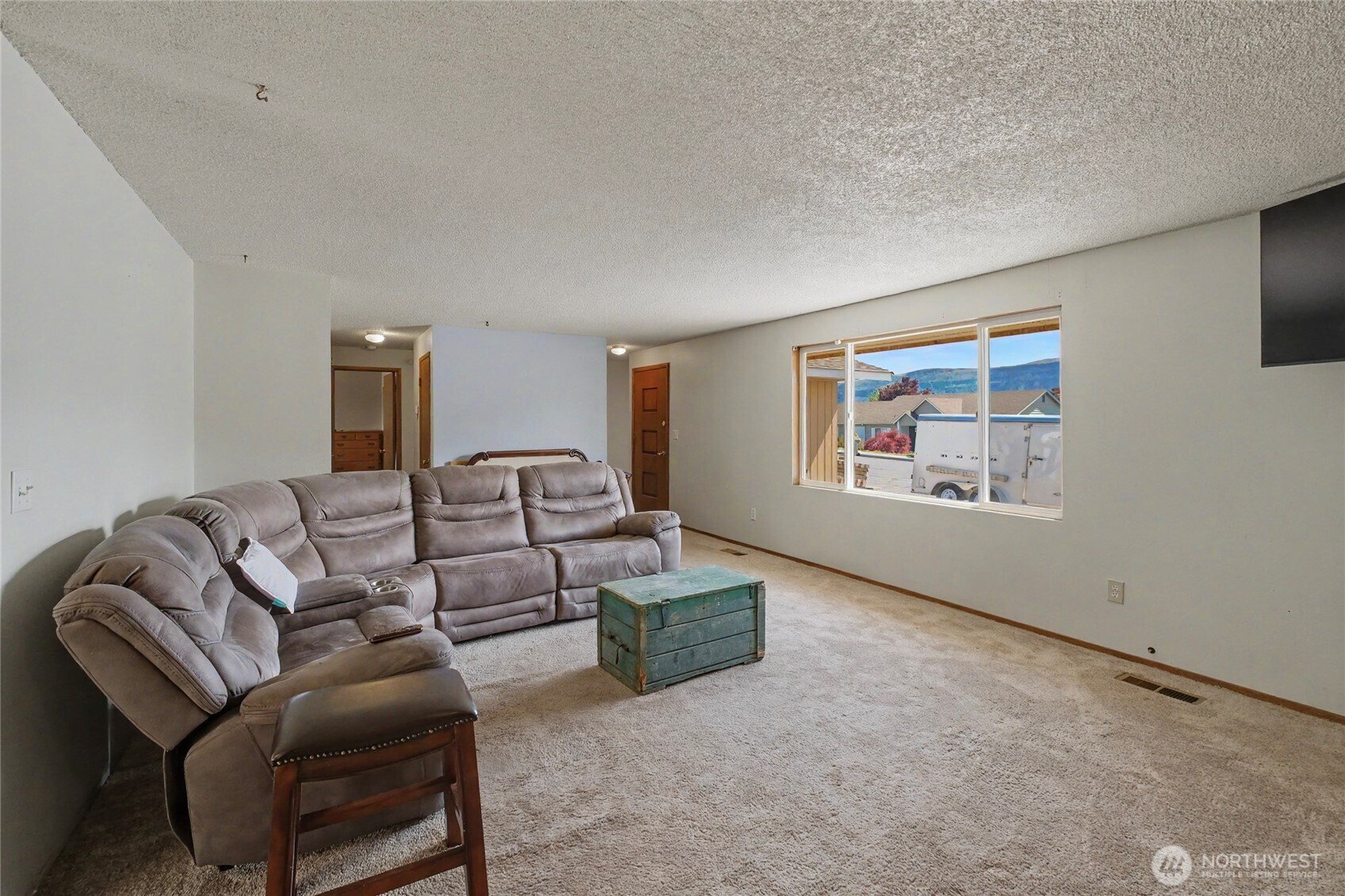 1121 Jean St Property Photo 8