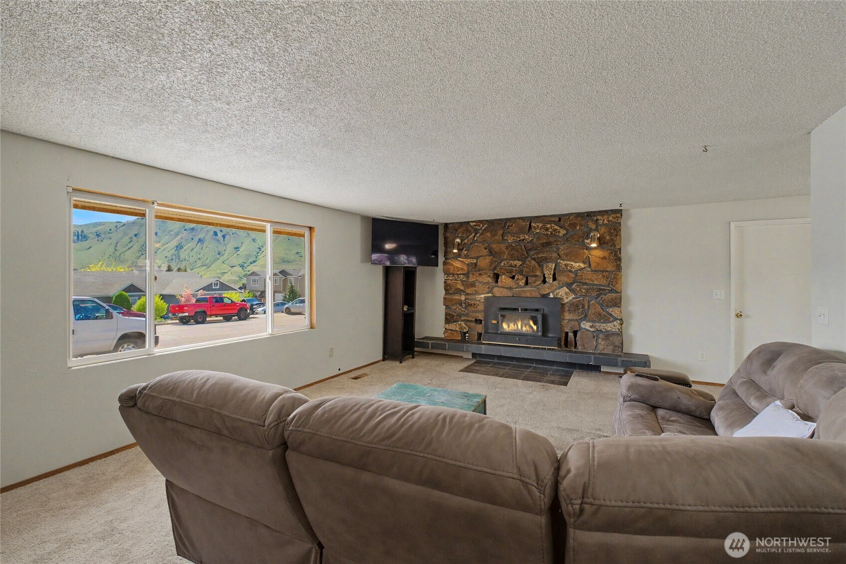 1121 Jean St Property Photo 9