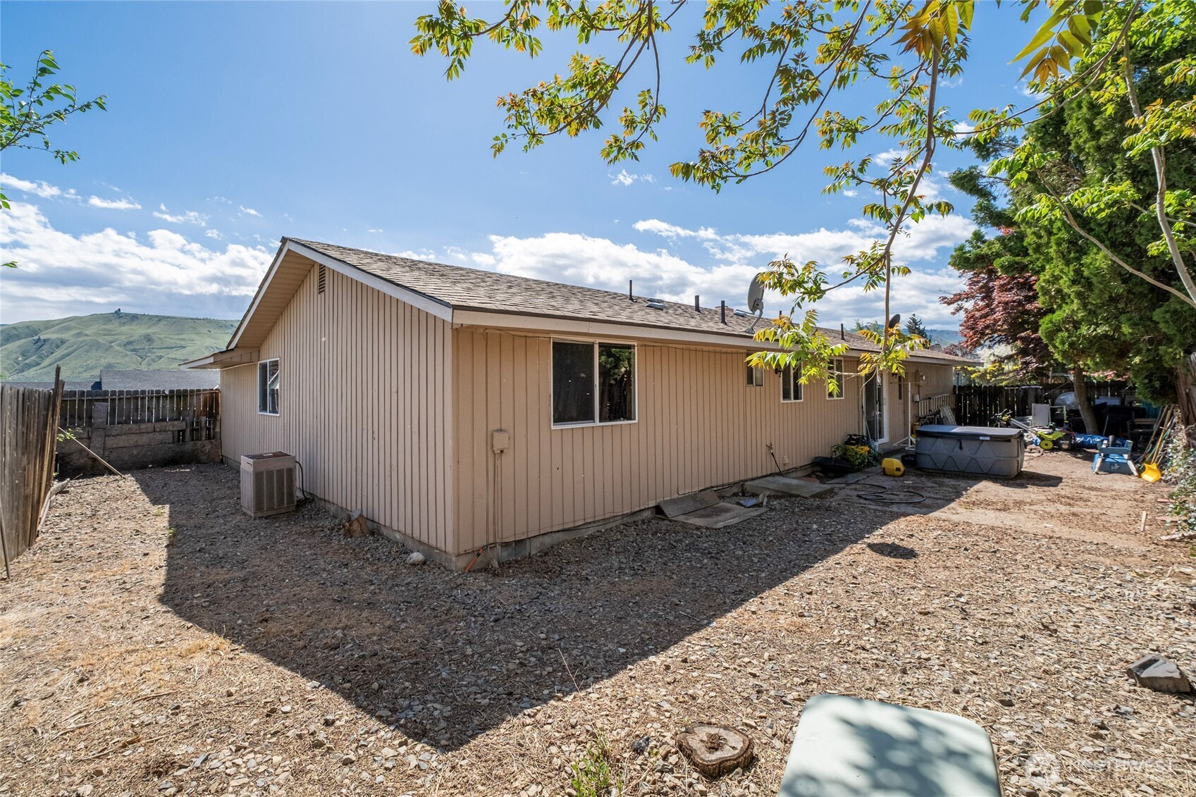 1121 Jean St Property Photo 16