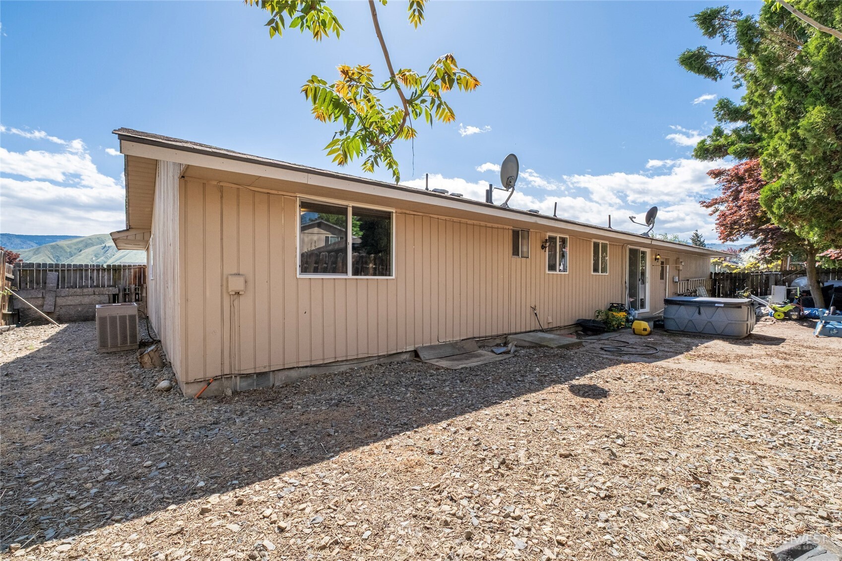 1121 Jean St Property Photo 17