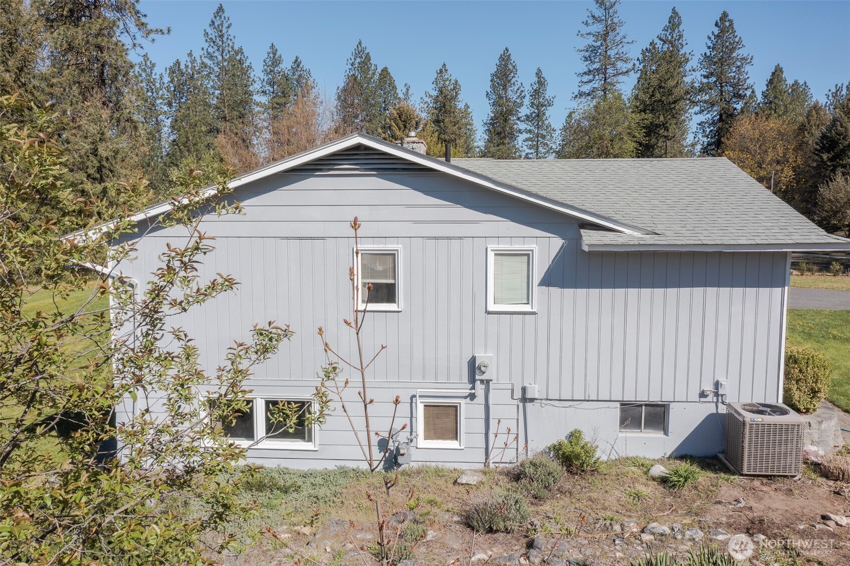 1140 S Pine Street Property Photo 5