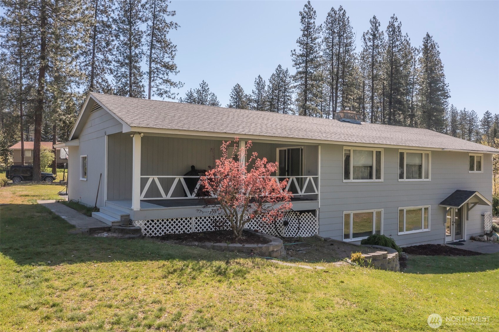 1140 S Pine Street Property Photo 8