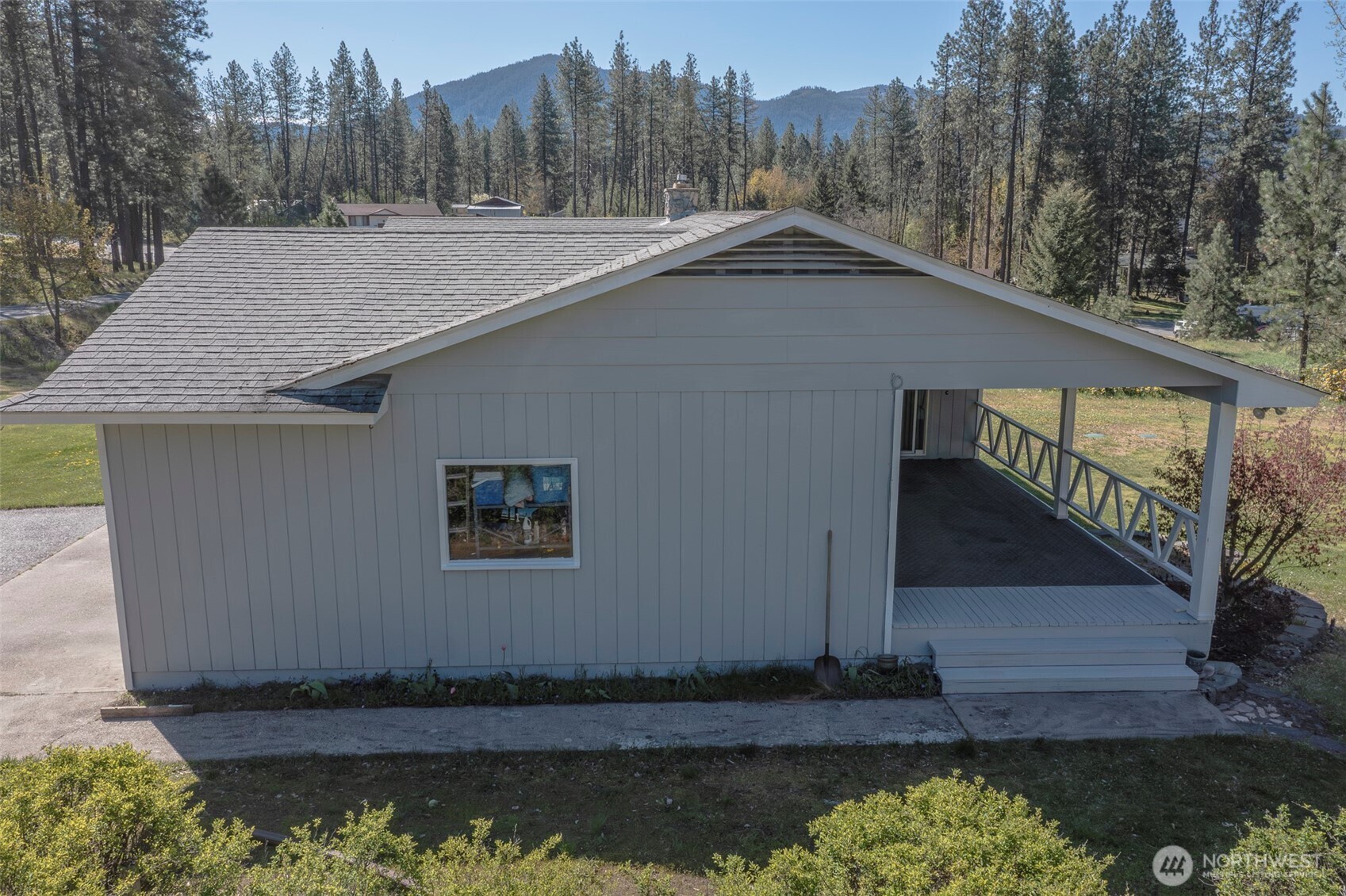 1140 S Pine Street Property Photo 9
