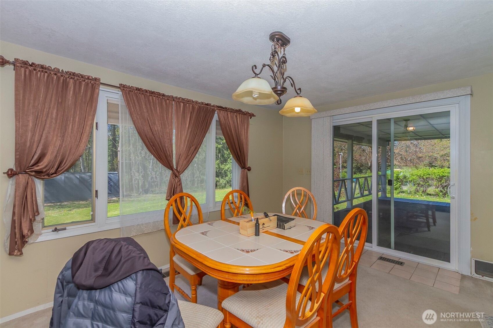 1140 S Pine Street Property Photo 14