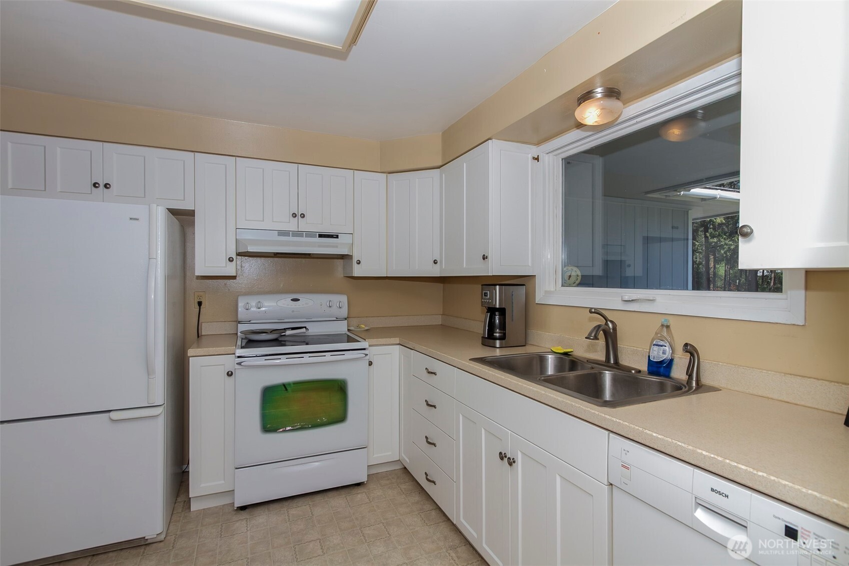 1140 S Pine Street Property Photo 16