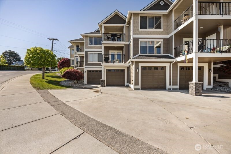 230 E Furnham Ave C3 Property Photo 25