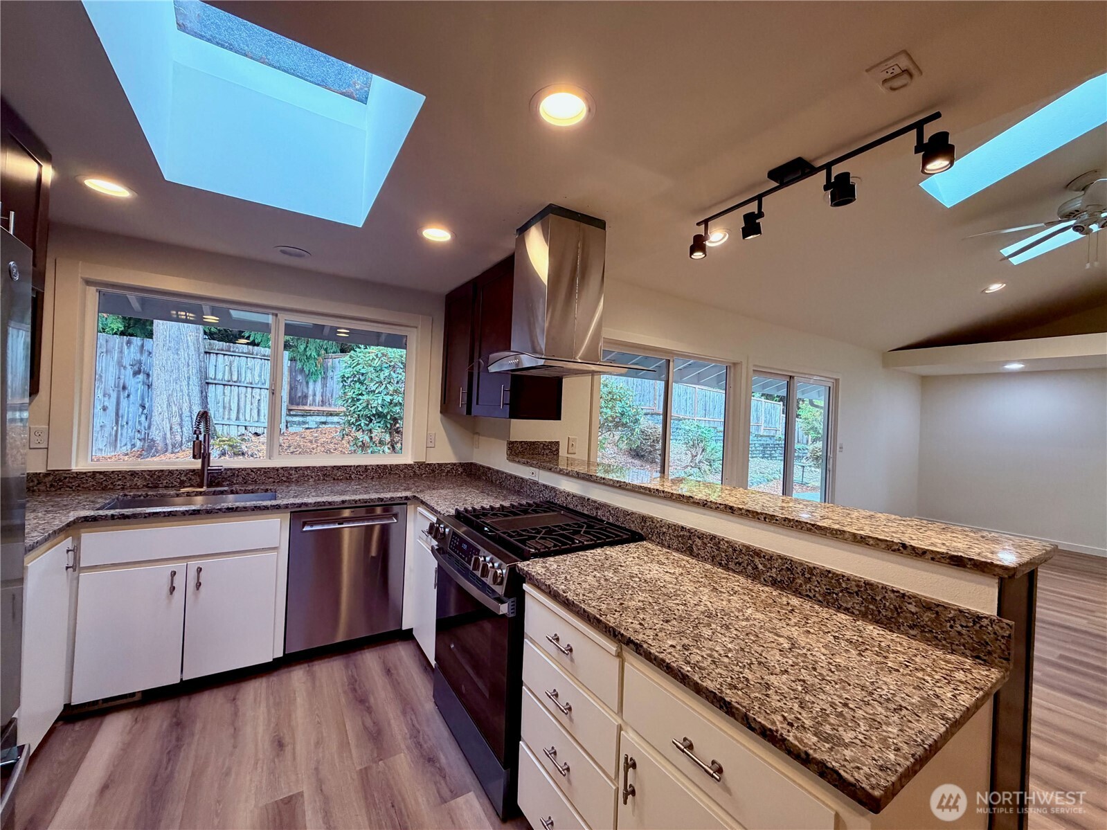 1135 147th Pl Property Photo 6
