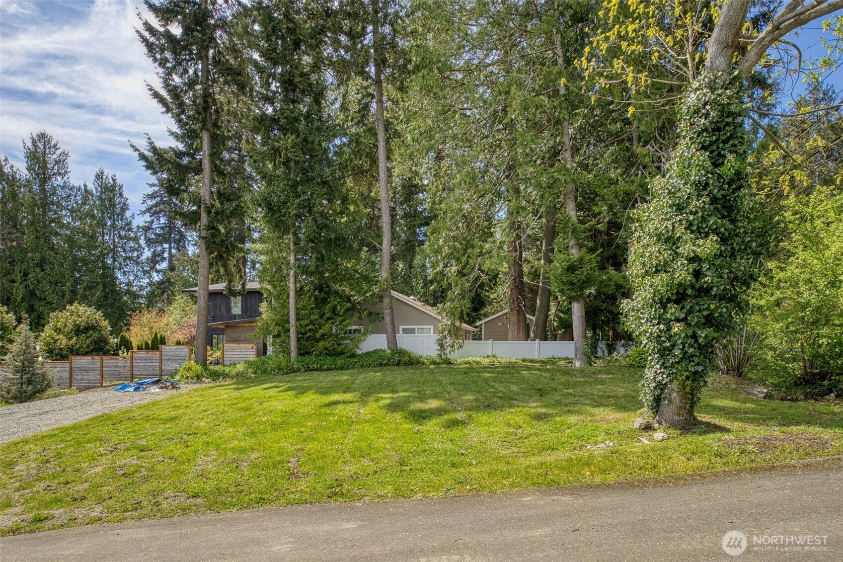 25933 Coveview Lane Property Photo 2