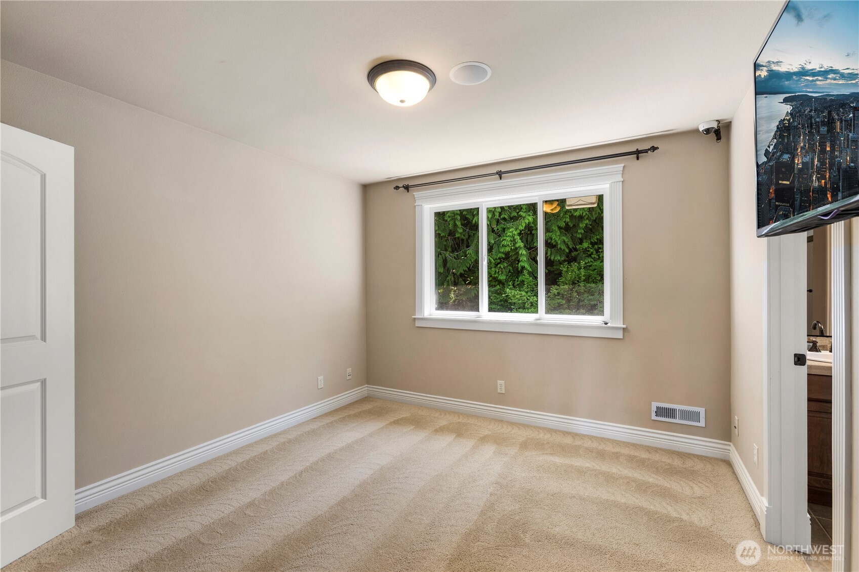 645 Cornelia Avenue Property Photo 28