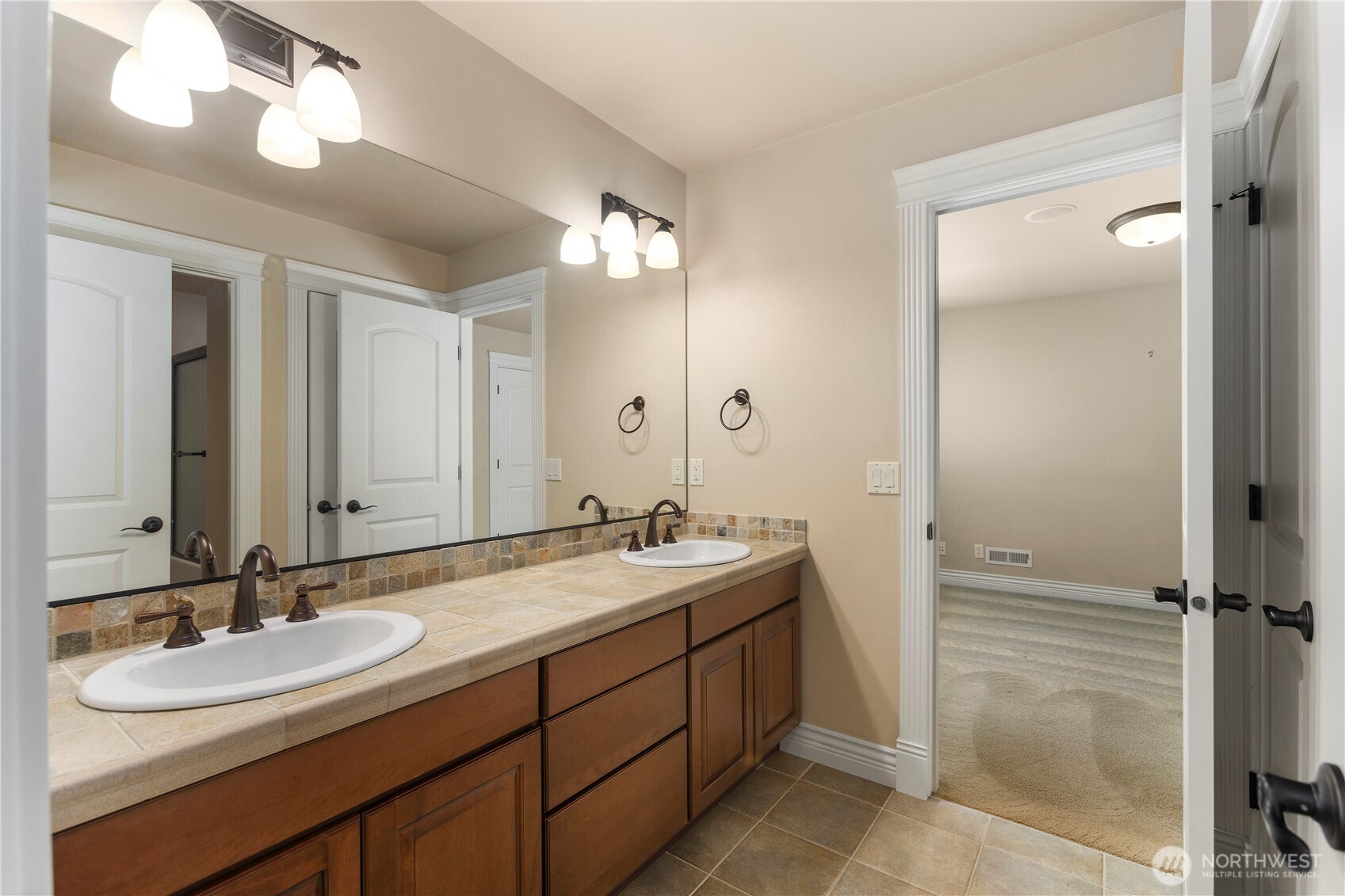 645 Cornelia Avenue Property Photo 29