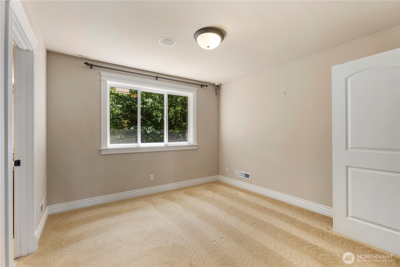 645 Cornelia Avenue Property Photo 30