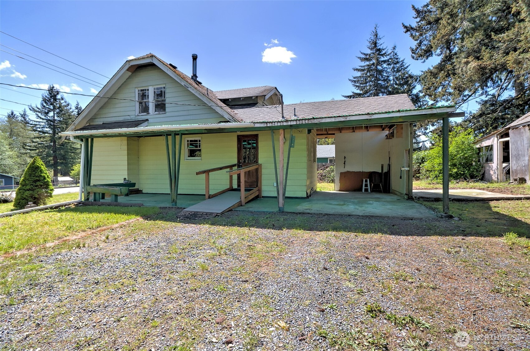 2005 Lake Boulevard Property Photo 2