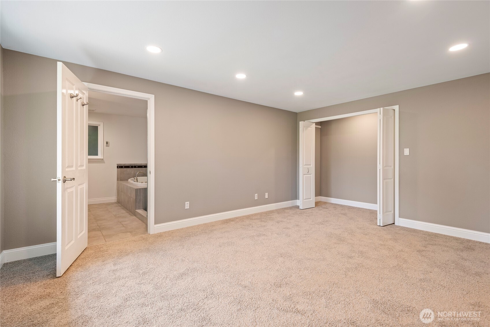 8001 Sapphire Drive Property Photo 15