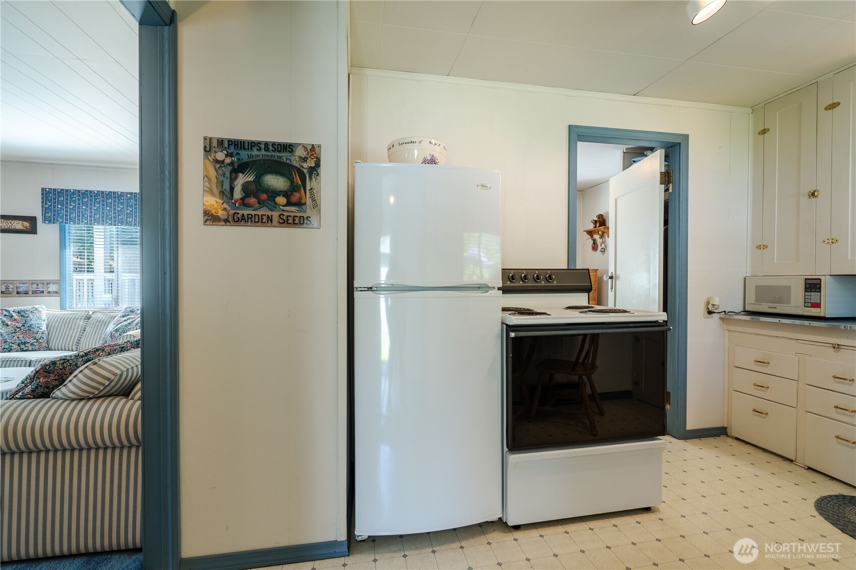8243 Beachway Drive Property Photo 6