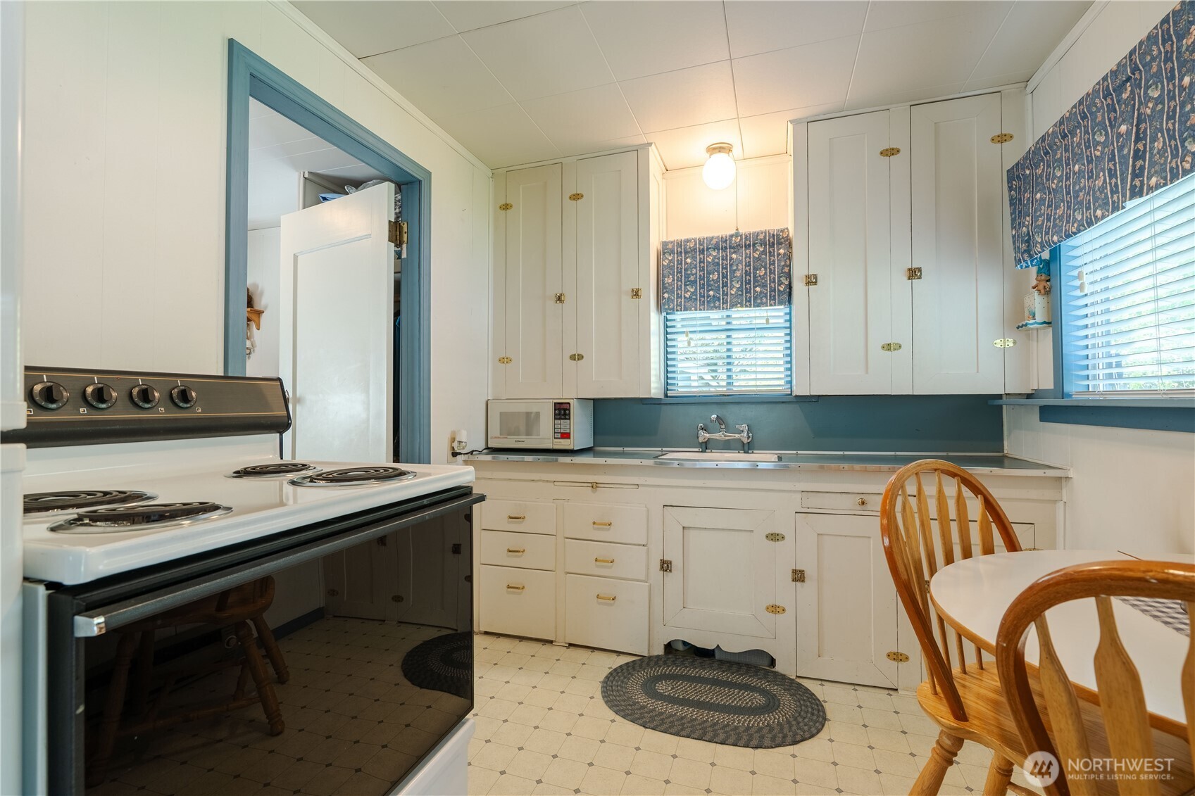 8243 Beachway Drive Property Photo 7