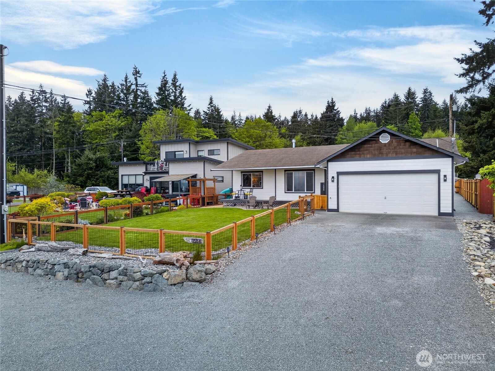 1584 Country Club Drive Property Photo 4
