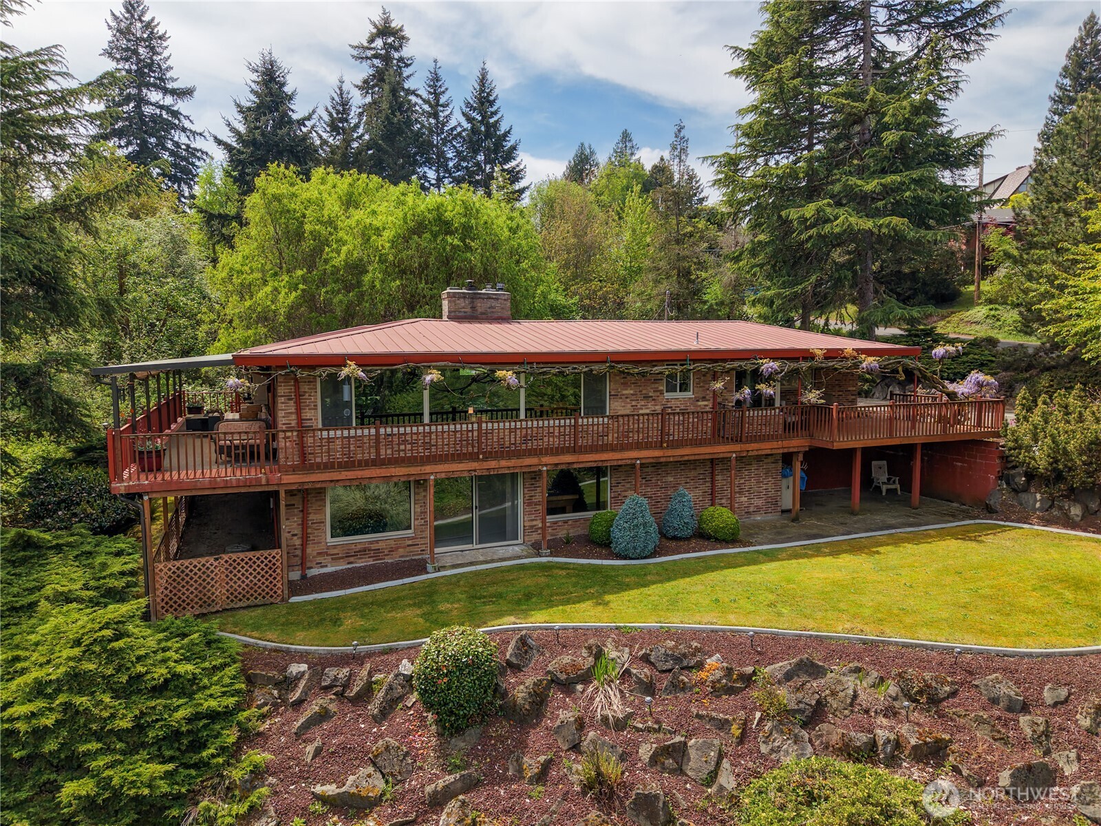 1243 25th Street Property Photo 2