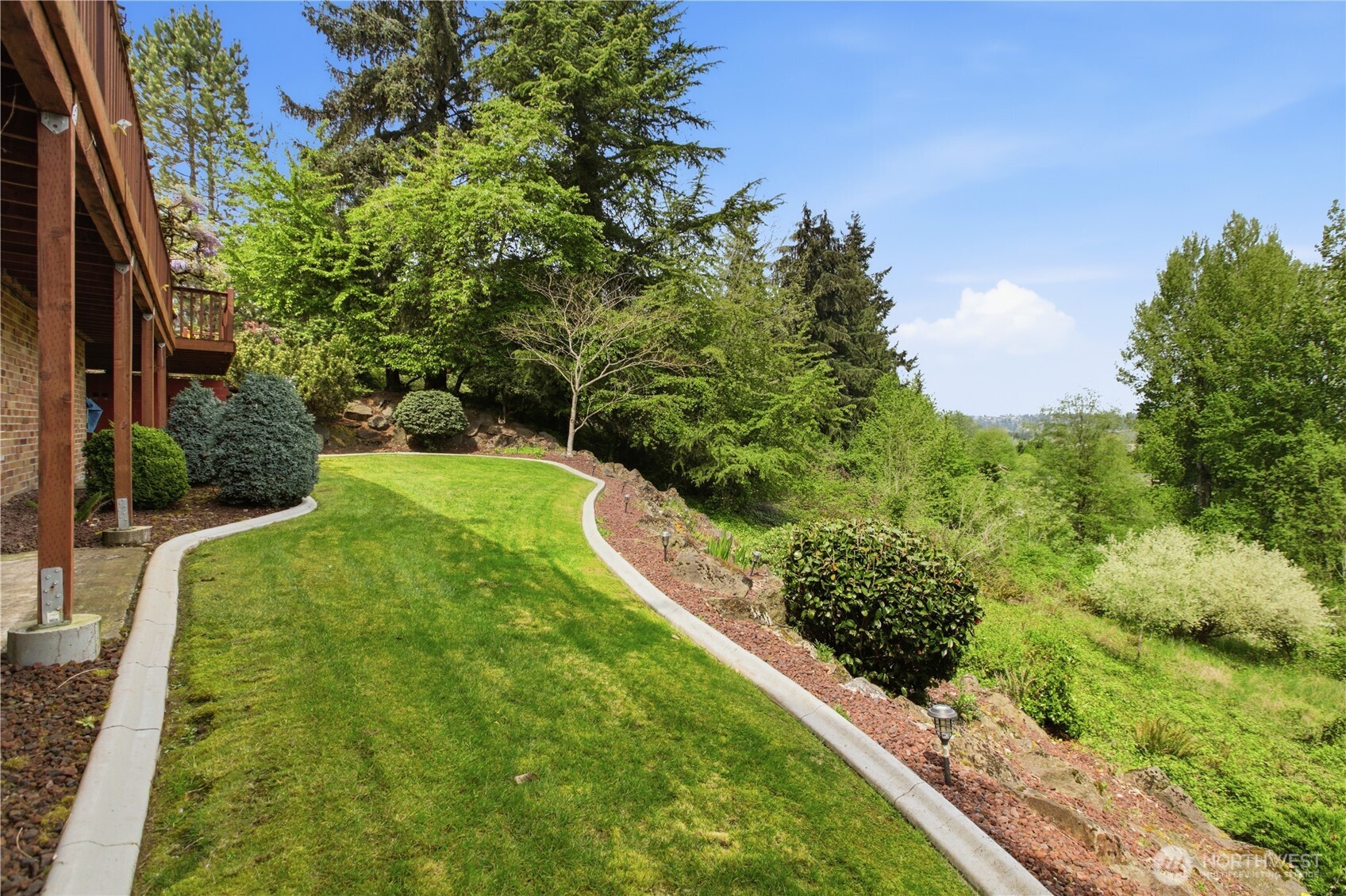 1243 25th Street Property Photo 3