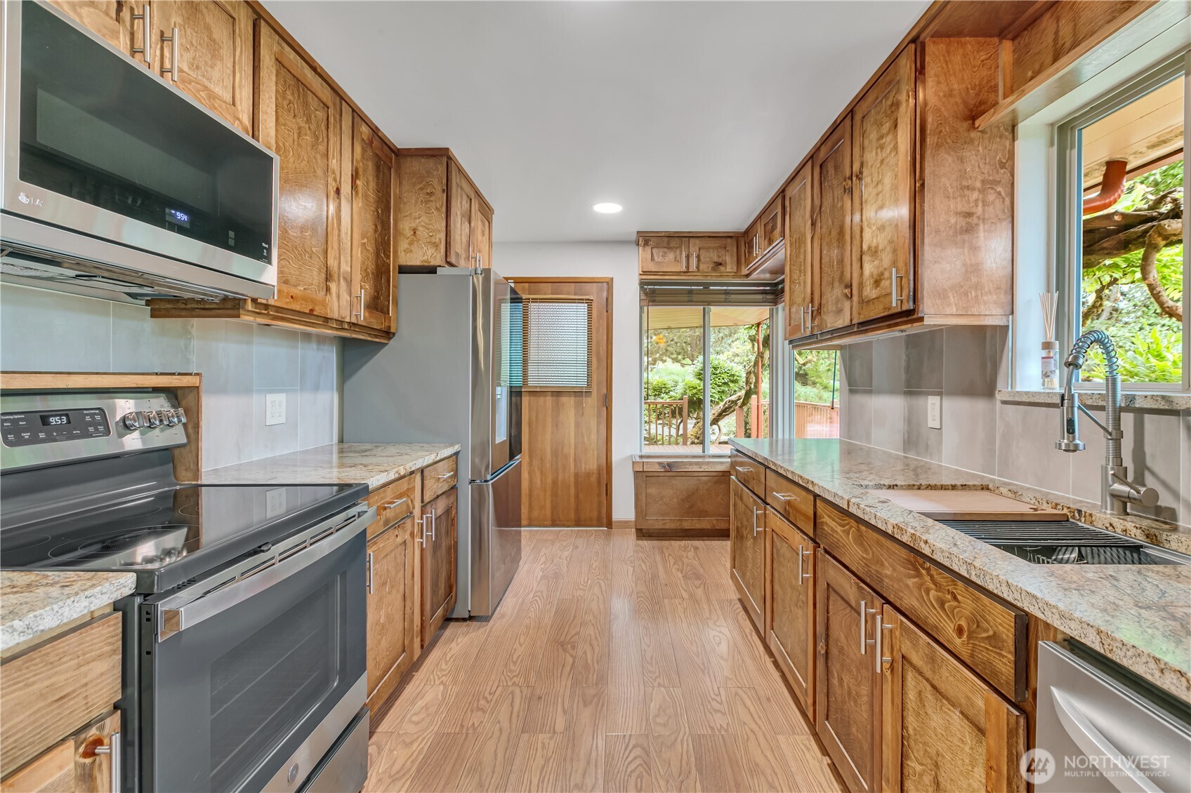 1243 25th Street Property Photo 12