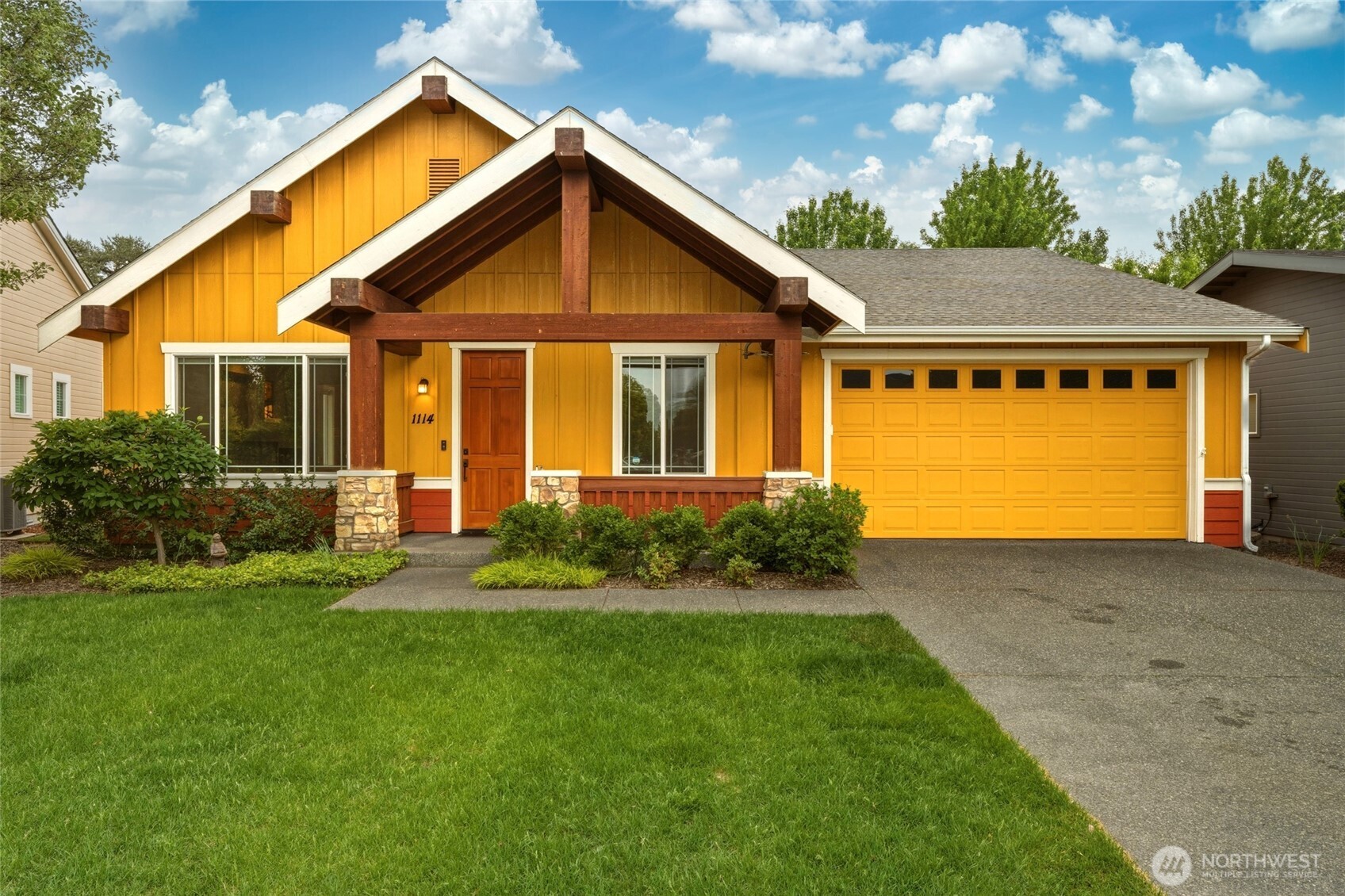1114 Se Creekside Drive Property Photo 1