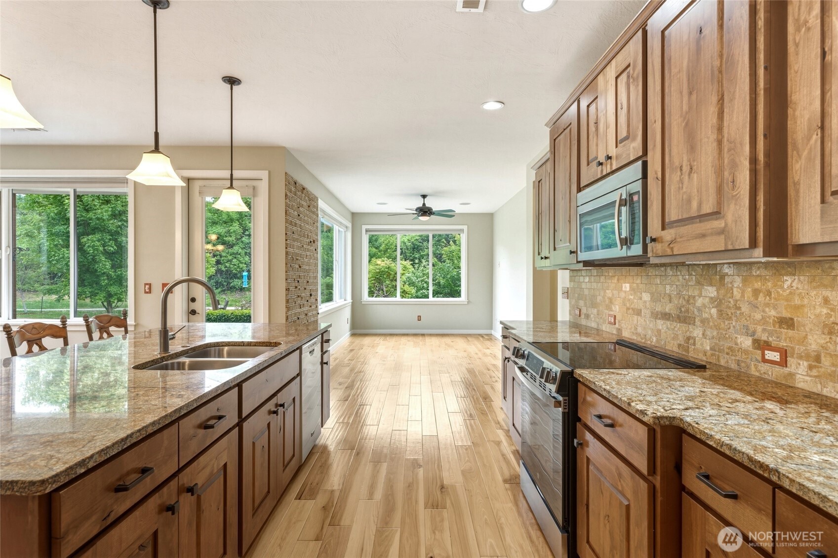 1114 Se Creekside Drive Property Photo 13