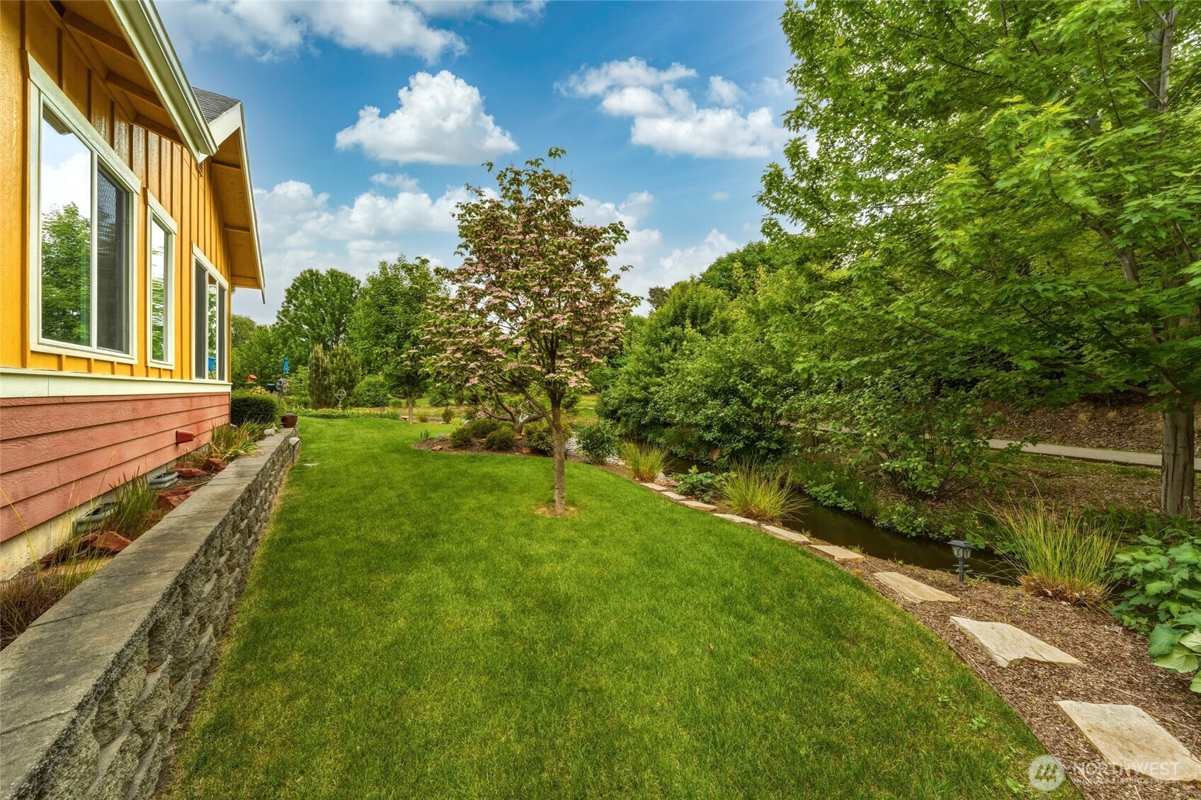 1114 Se Creekside Drive Property Photo 39