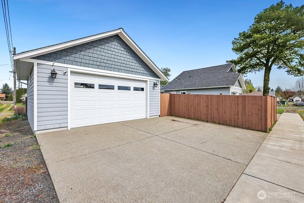 903 Atherton Street Property Photo 3