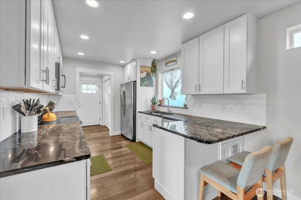 903 Atherton Street Property Photo 13
