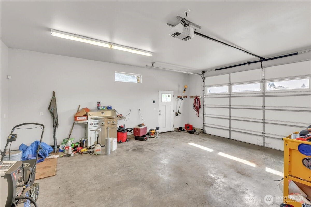 903 Atherton Street Property Photo 32