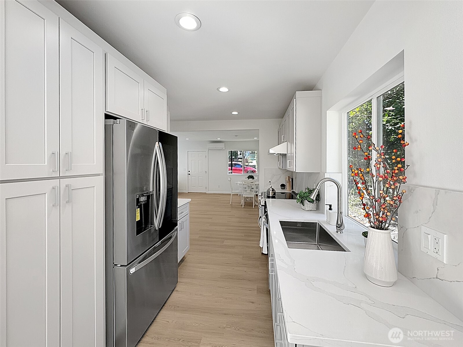 7403 Beverly Blvd Property Photo 6