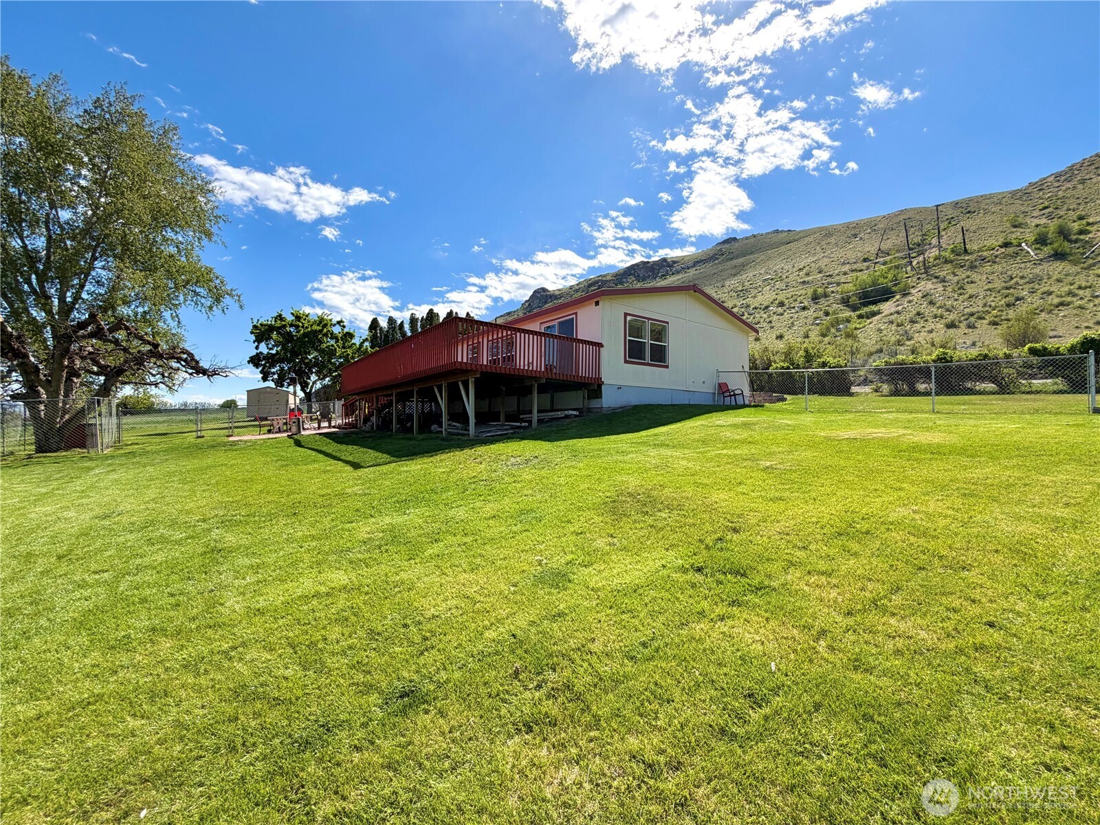 1024 Old Hwy 97 Property Photo 4