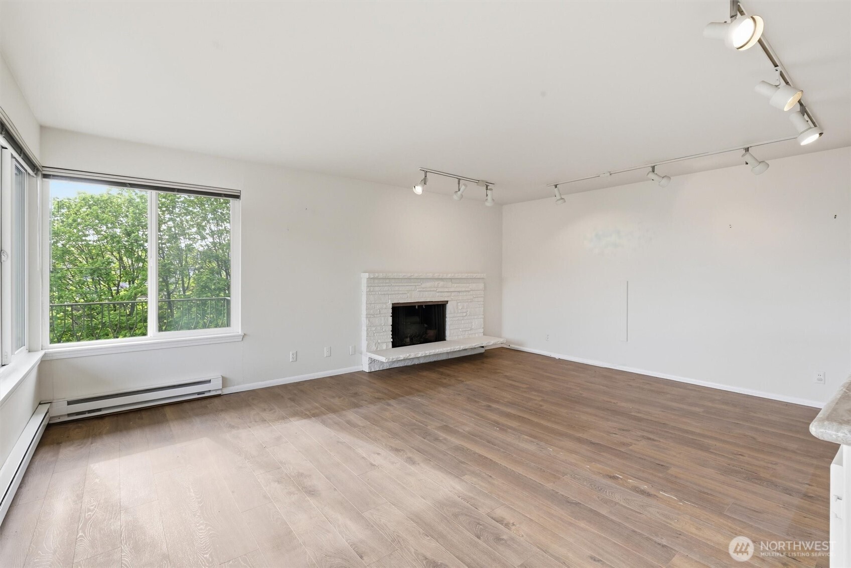 1318 W Barrett Street Property Photo 12