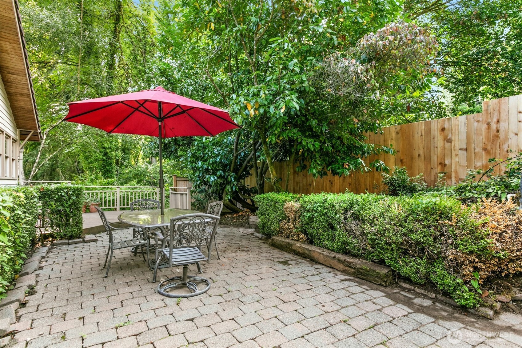 18901 61 Avenue Property Photo 3