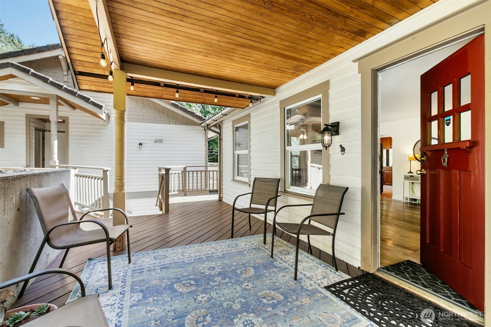18901 61 Avenue Property Photo 4