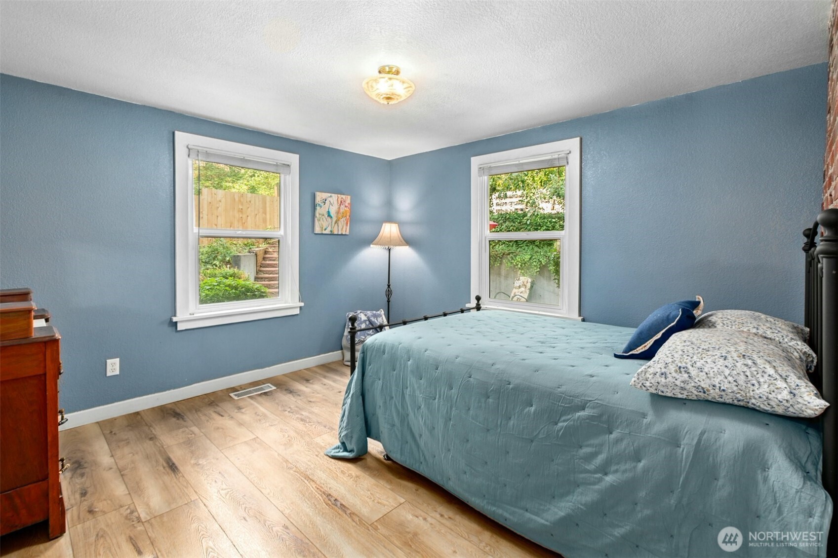 18901 61 Avenue Property Photo 10