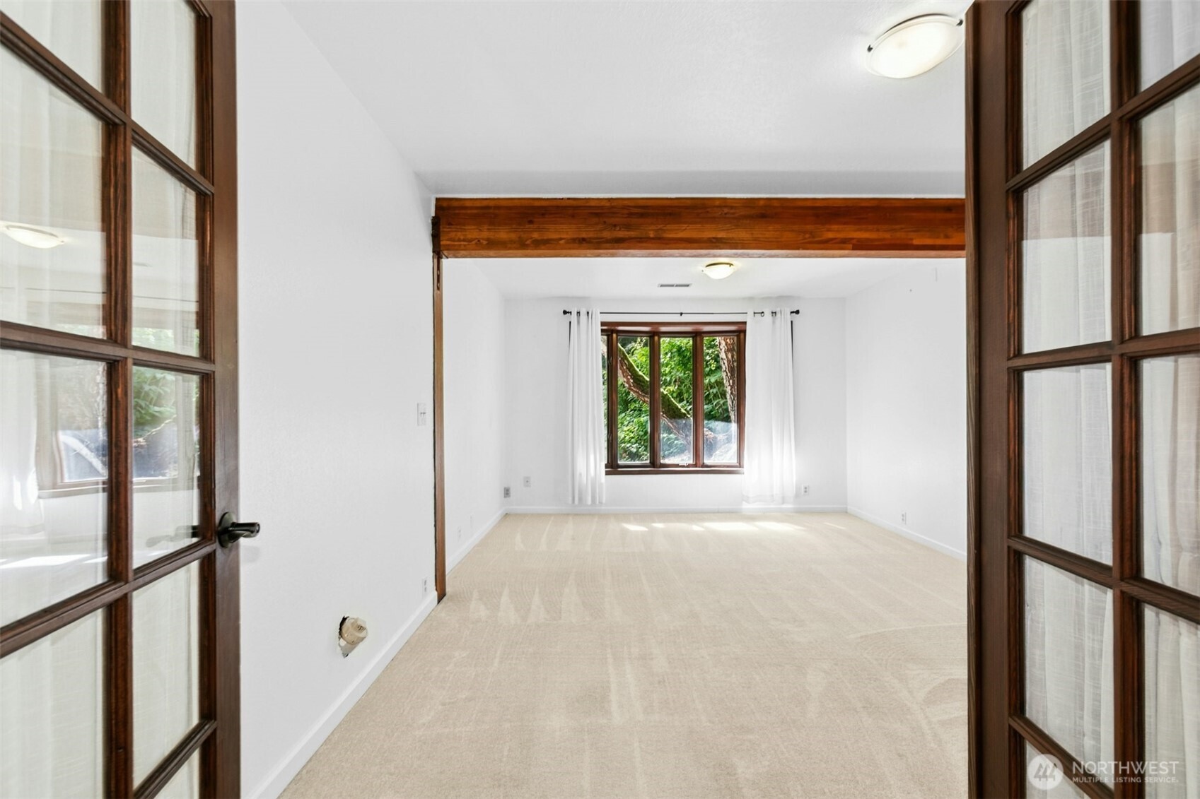 18901 61 Avenue Property Photo 16