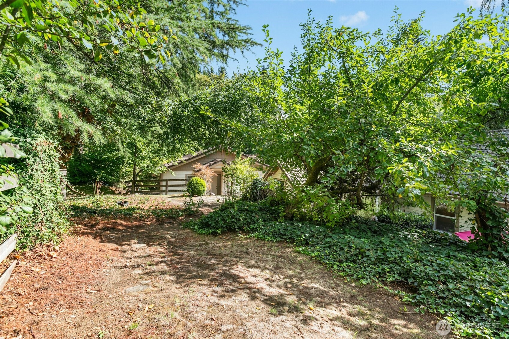 18901 61 Avenue Property Photo 17