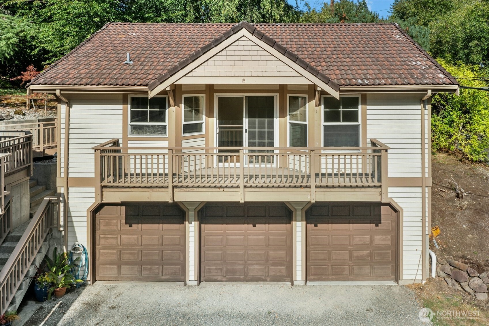 18901 61 Avenue Property Photo 19