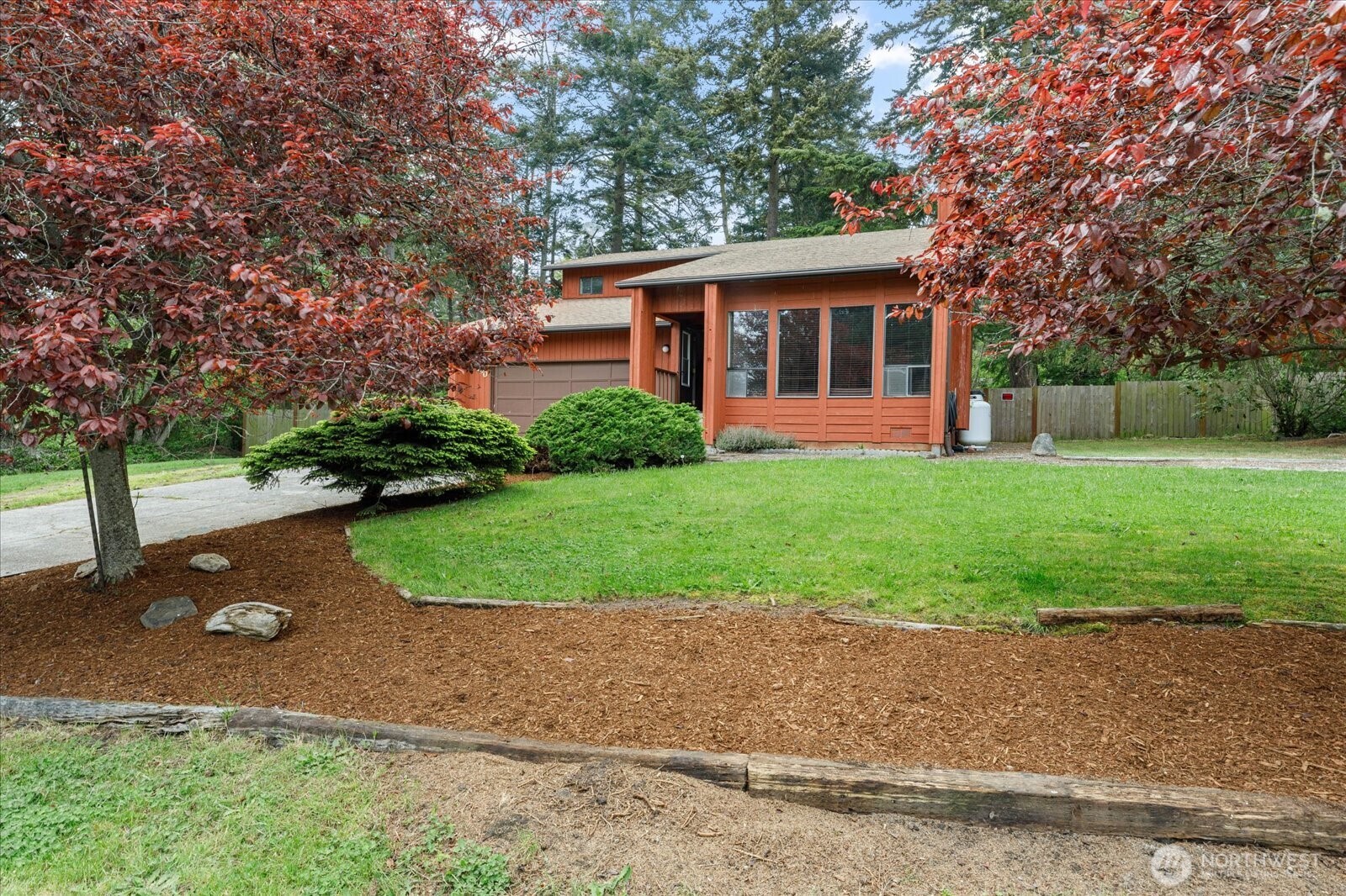 2190 Norcliffe Way Property Photo 1