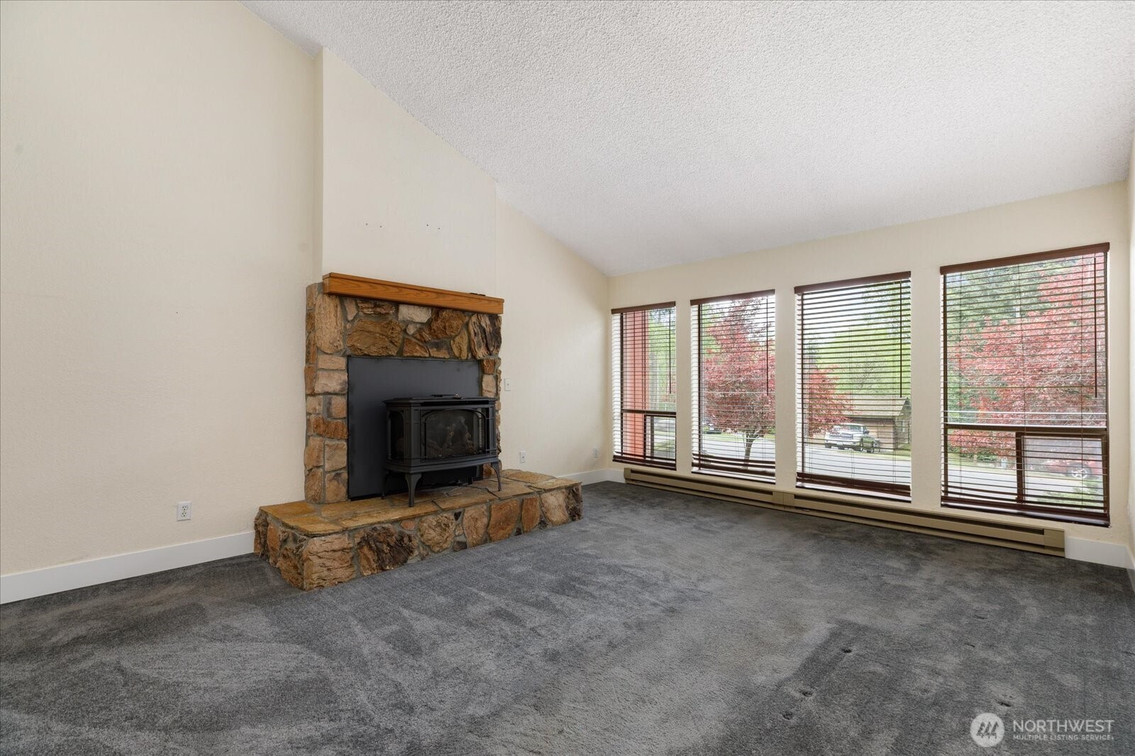 2190 Norcliffe Way Property Photo 4