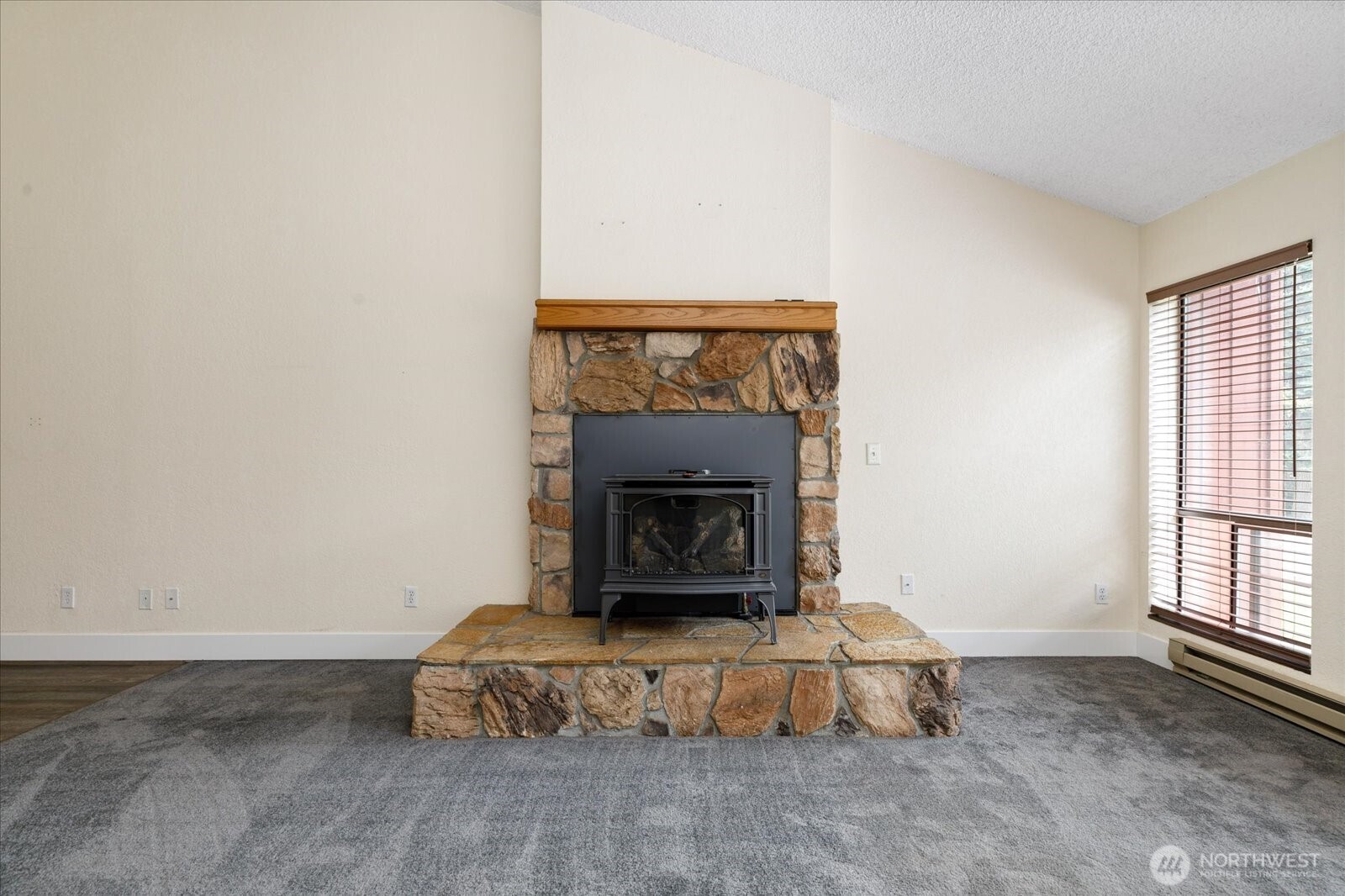 2190 Norcliffe Way Property Photo 5