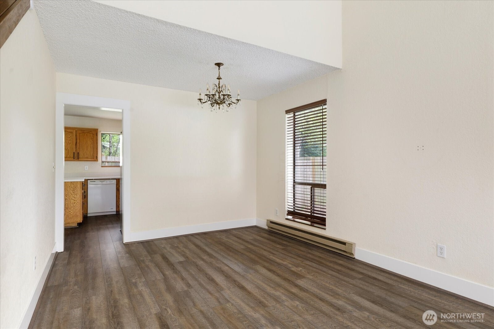 2190 Norcliffe Way Property Photo 7