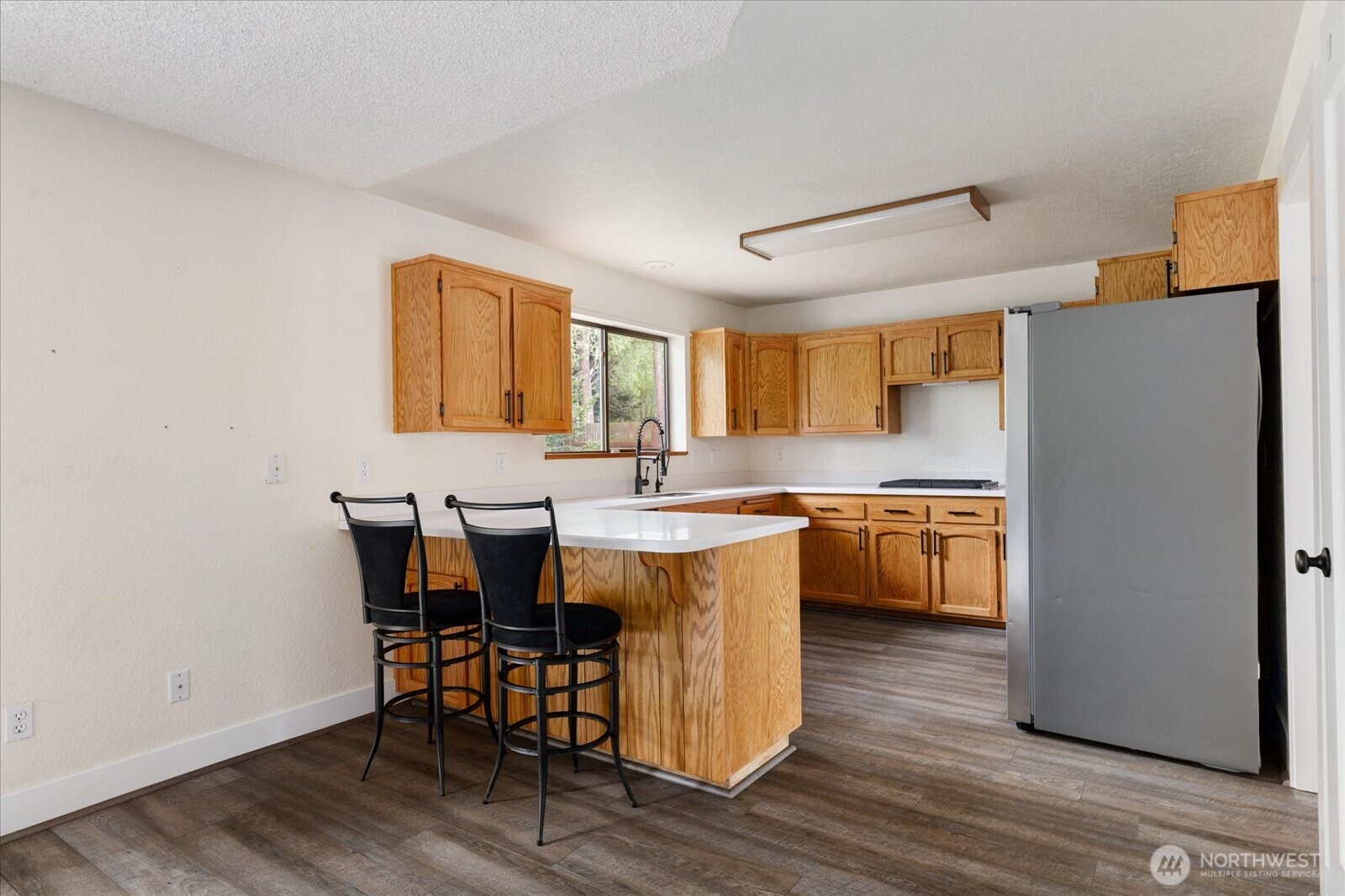 2190 Norcliffe Way Property Photo 10