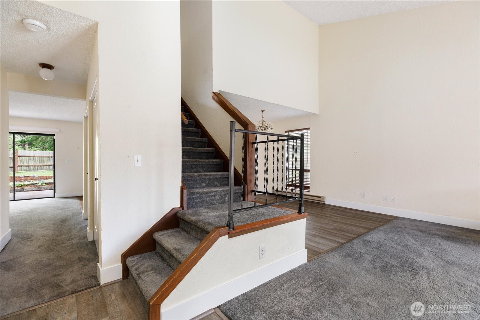 2190 Norcliffe Way Property Photo 13