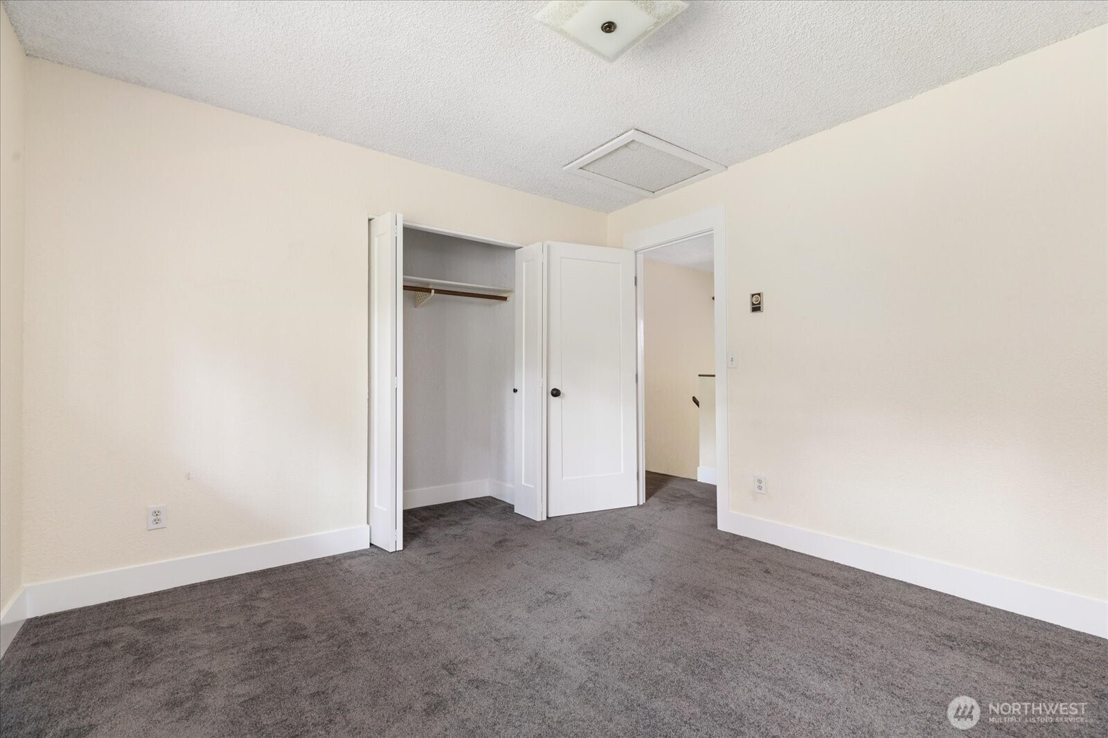 2190 Norcliffe Way Property Photo 25