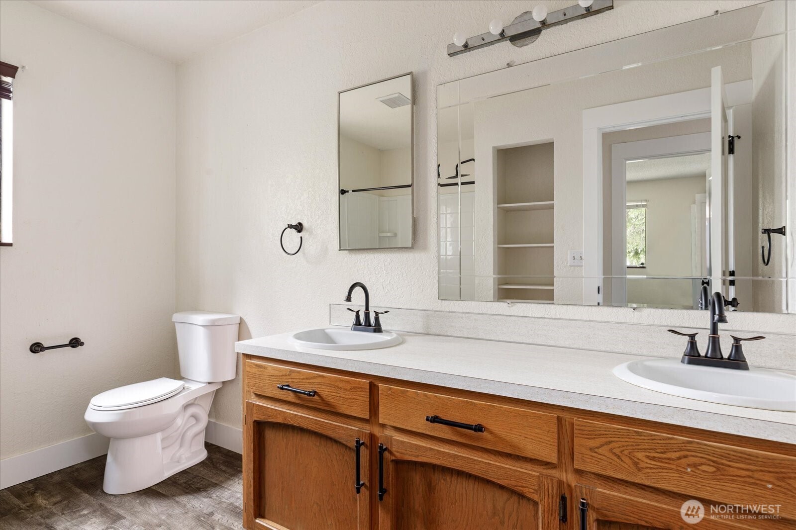 2190 Norcliffe Way Property Photo 26