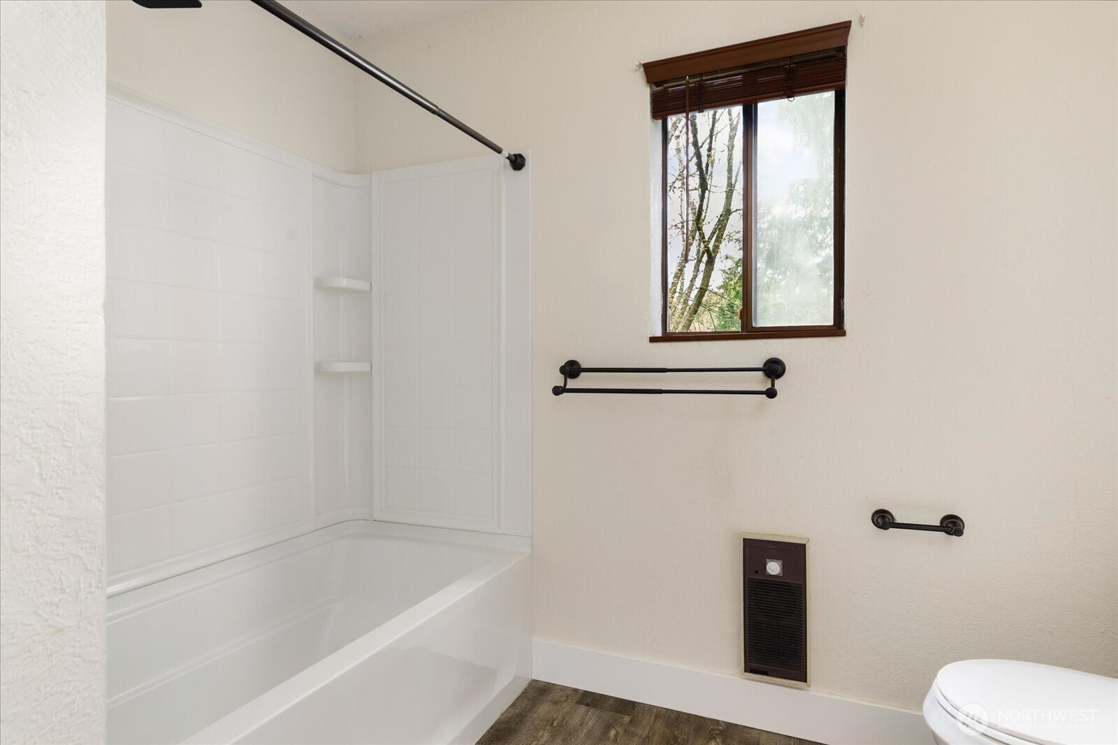 2190 Norcliffe Way Property Photo 27