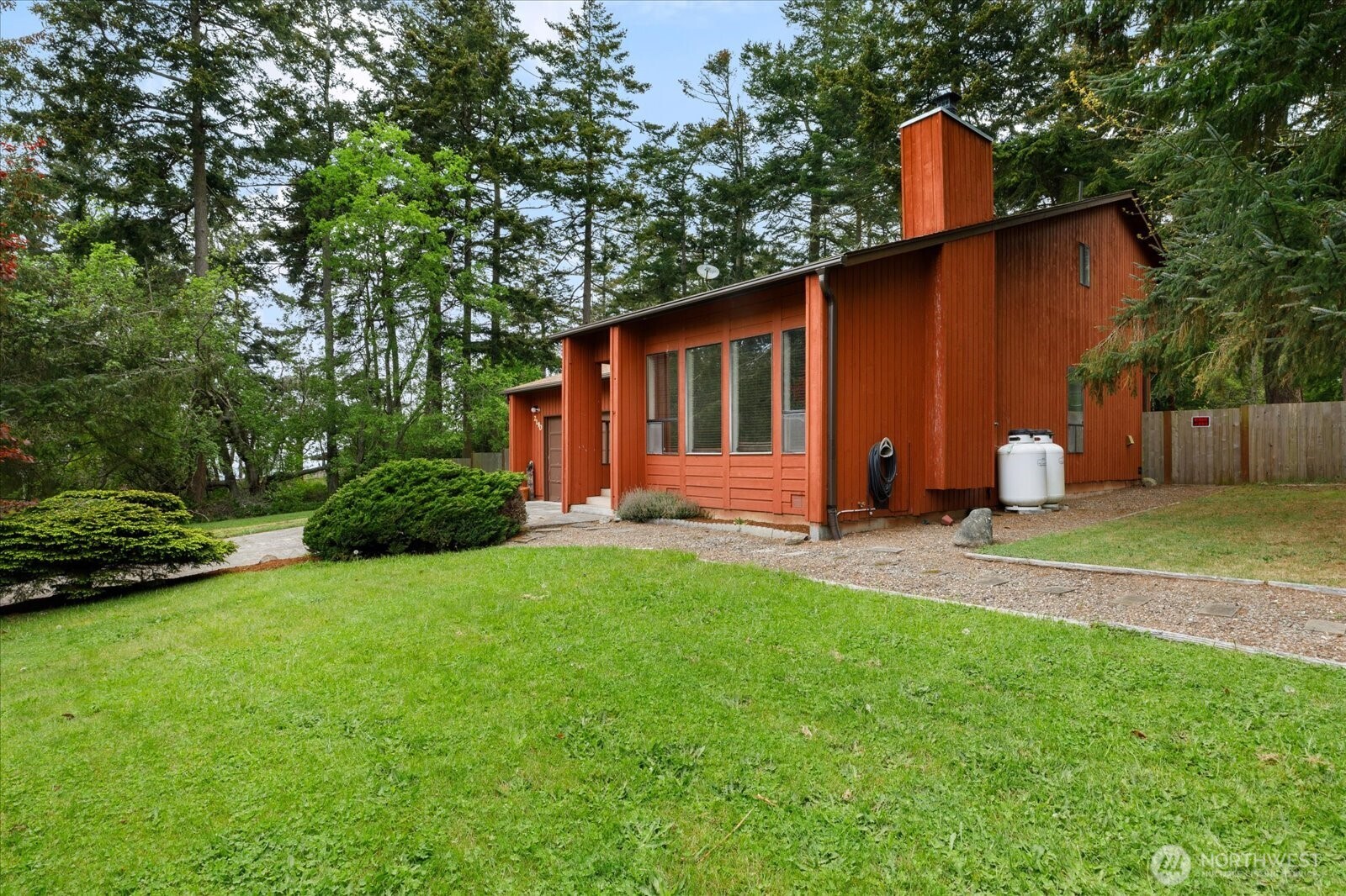 2190 Norcliffe Way Property Photo 37