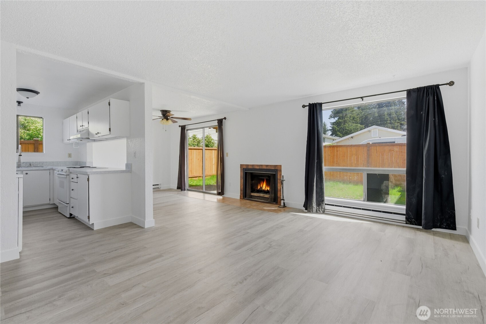 2810 D Place Property Photo 5