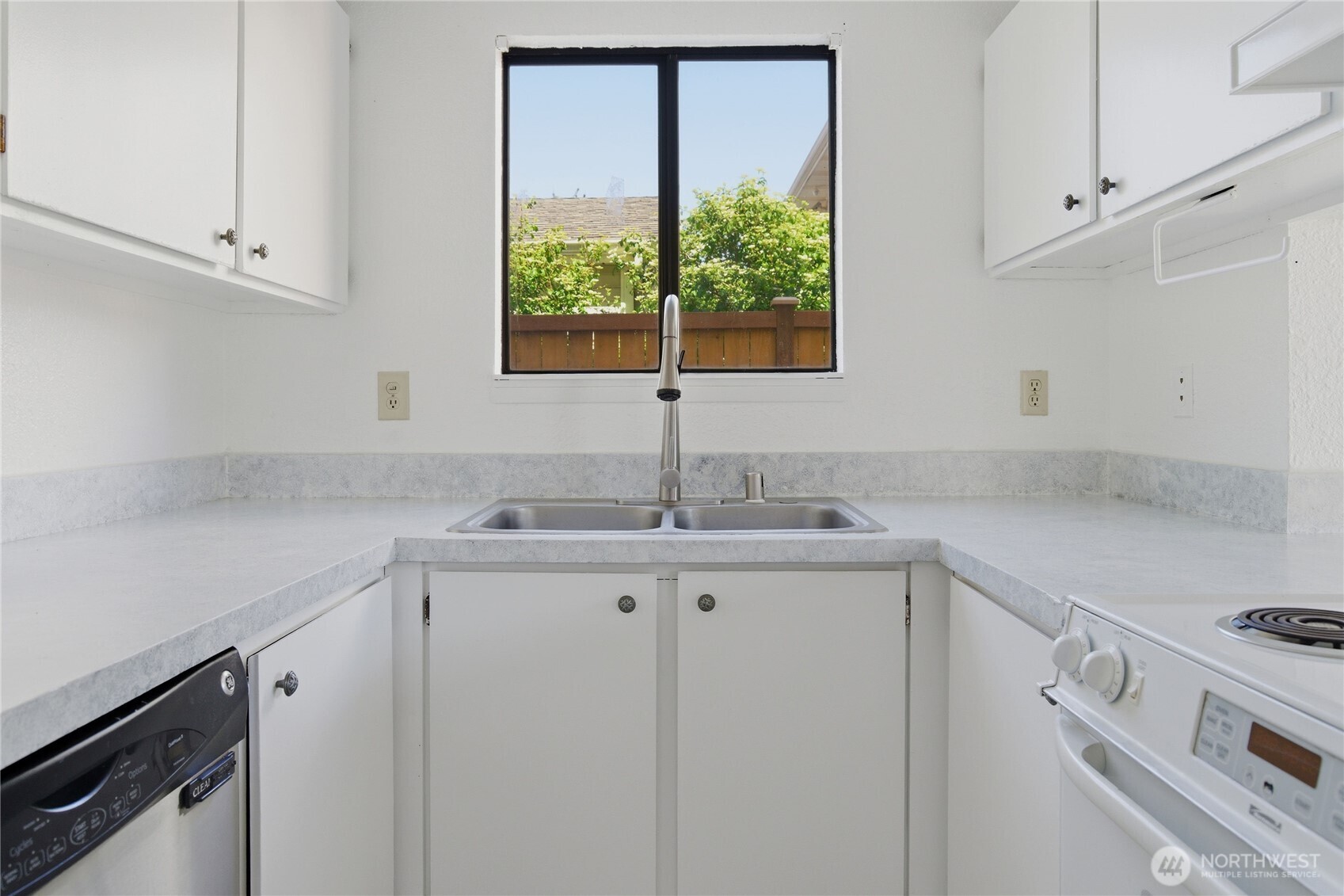 2810 D Place Property Photo 12